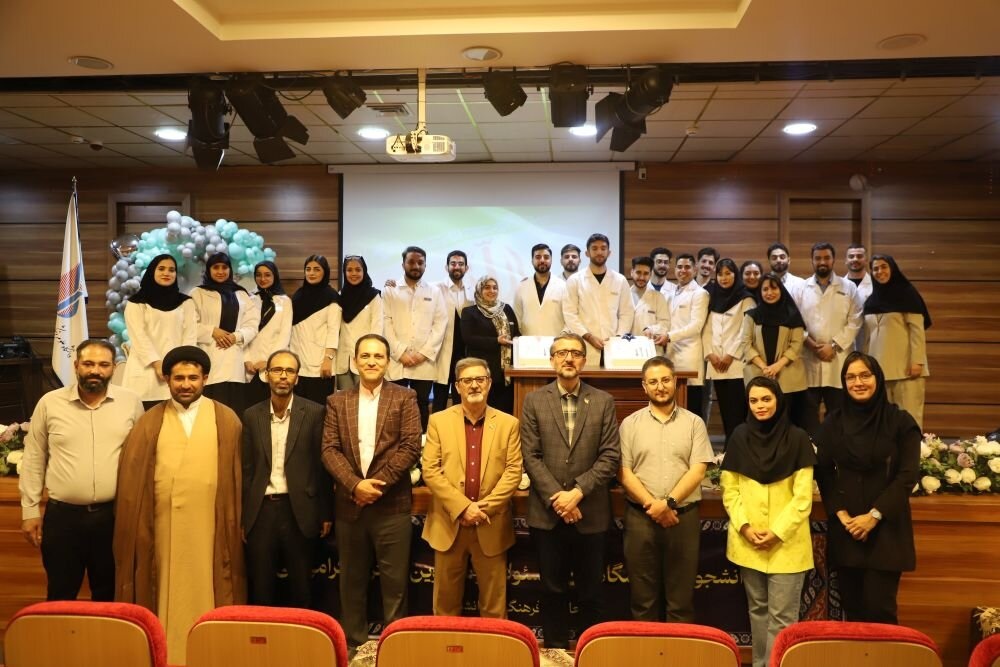 برگزاری مراسم جشن روپوش سفید دانشجویان دندانپزشکی بین الملل دانشگاه